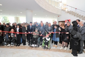 Vali Erol, engelliler g�n� m�nasebetiyle d�zenlenen �e�itli programlara kat�ld�